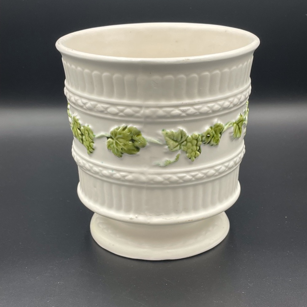 Vintage Royal Heritage by Brody Grape Harvest Pedestal planter N-151